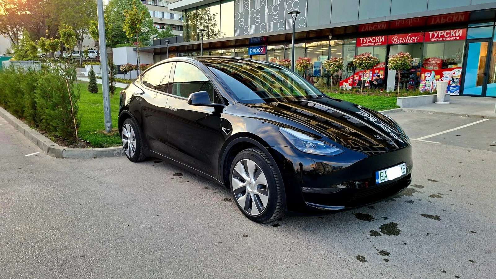 Tesla Model Y Long Range 82kw Dual Motor (4x4) , снимка 2 - Автомобили и джипове - 54511436