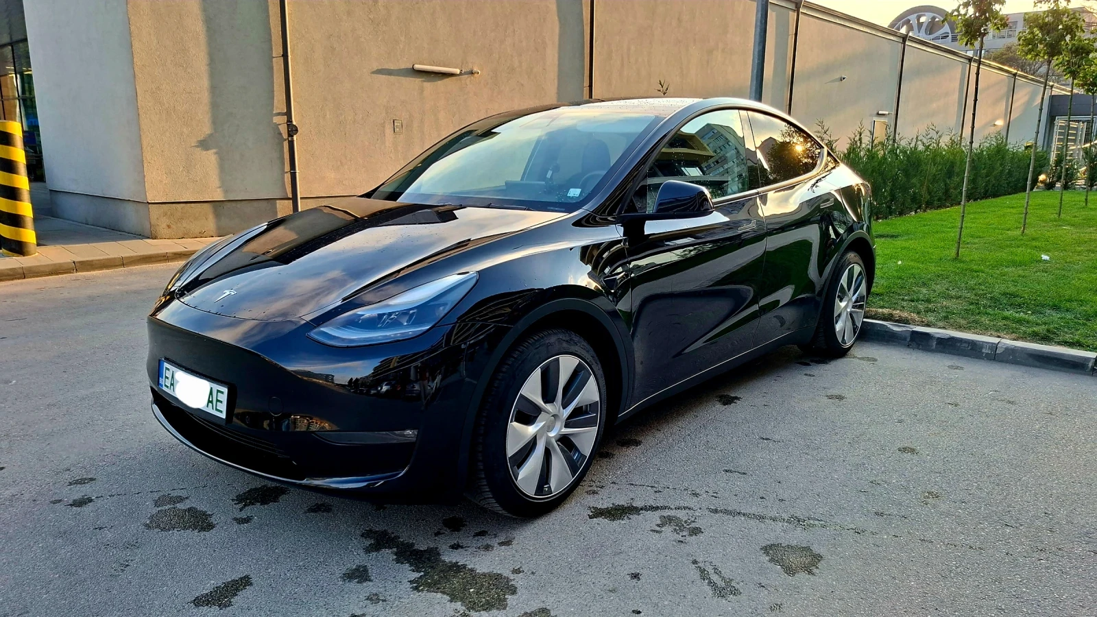 Tesla Model Y Long Range 82kw Dual Motor (4x4) , снимка 3 - Автомобили и джипове - 54511436