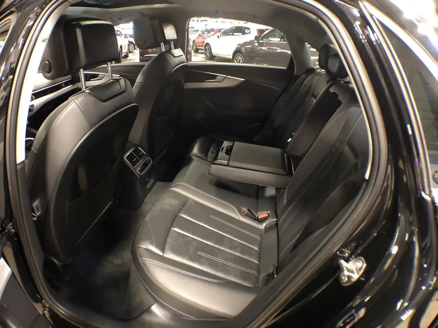 Audi A4 PROGRESSIV S-LINE AWD LEATHER PAN/ROOF NAV B/SPOT, снимка 17 - Автомобили и джипове - 54554568