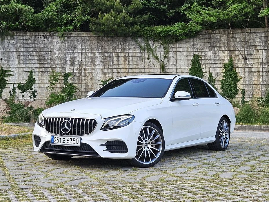 Mercedes-Benz E 300, снимка 2 - Автомобили и джипове - 54597151