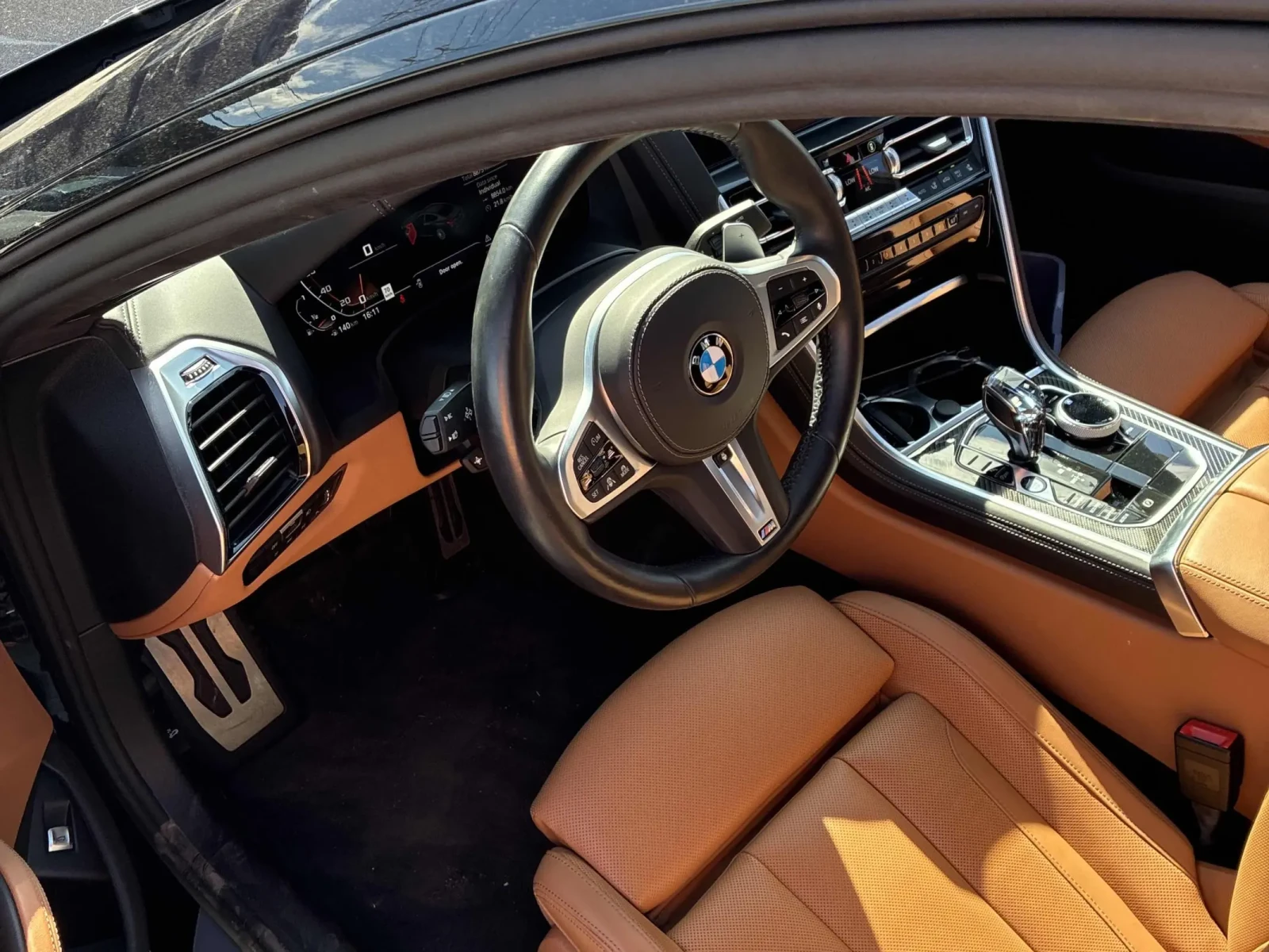 BMW 850 M850i 4.4 V8* Обдухване* 360 к.* Харман* Панорама*, снимка 9 - Автомобили и джипове - 54957923