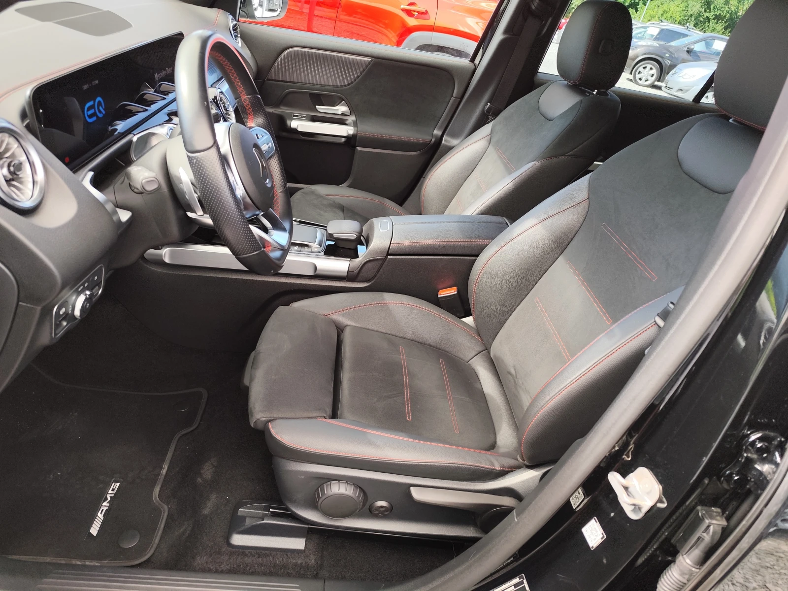 Mercedes-Benz EQB 300 4 MATIC* АВТОМАТИК* AMG LINE* NAVI* KAMEPA* , снимка 6 - Автомобили и джипове - 55099794
