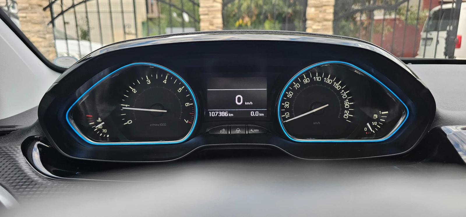 Peugeot 2008 e-THP 110 ALLURE !!! 107000 km РЕАЛНИ , снимка 16 - Автомобили и джипове - 56156326