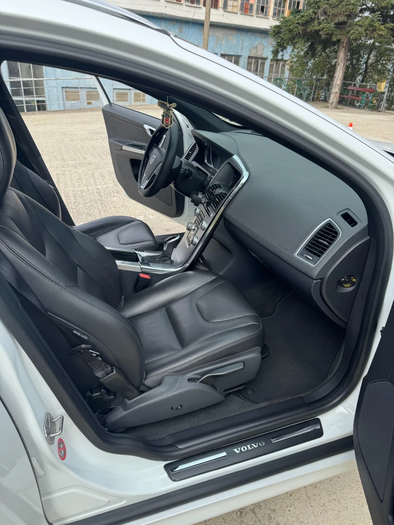 Volvo XC60 D5 , снимка 12 - Автомобили и джипове - 51962922