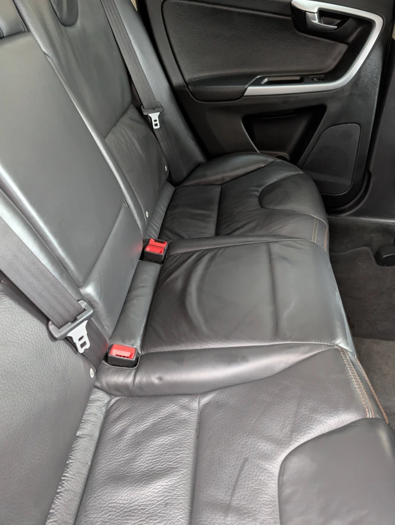 Volvo XC60 D5, снимка 9 - Автомобили и джипове - 53369092