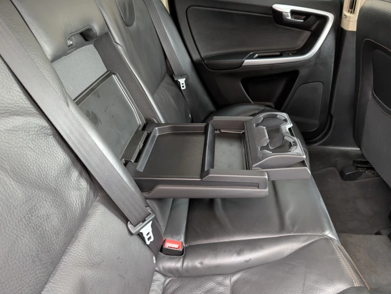 Volvo XC60 D5, снимка 10 - Автомобили и джипове - 53369092