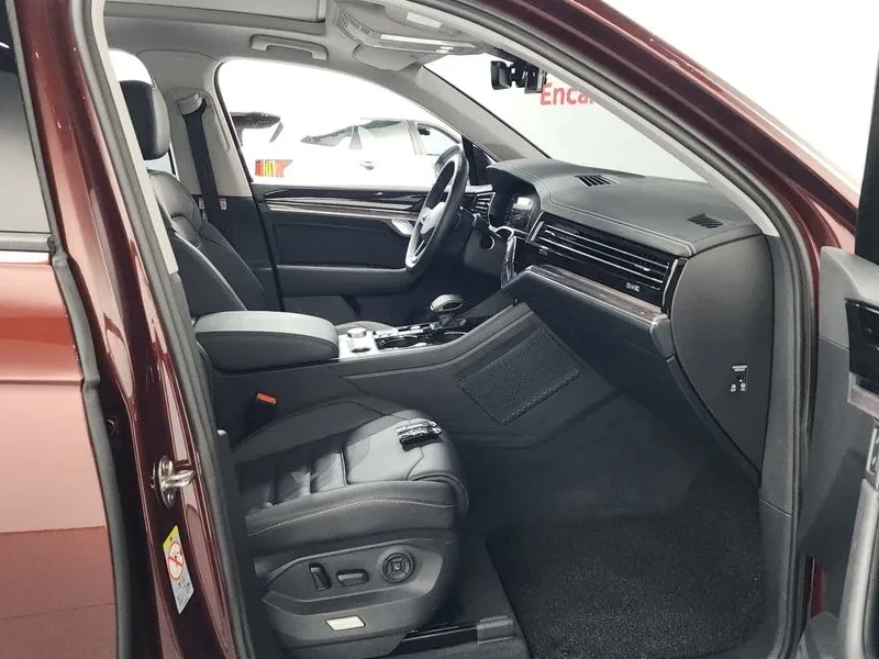 VW Touareg 3.0TDI PREMIUM, снимка 11 - Автомобили и джипове - 55925771