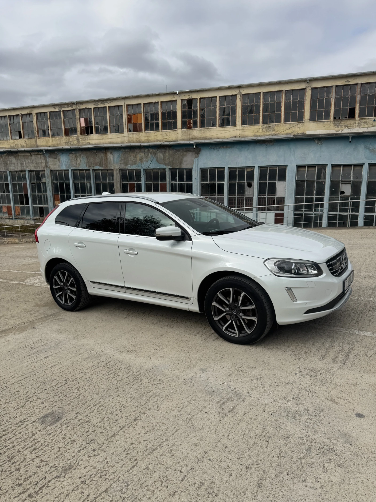 Volvo XC60 D5  - изображение 4