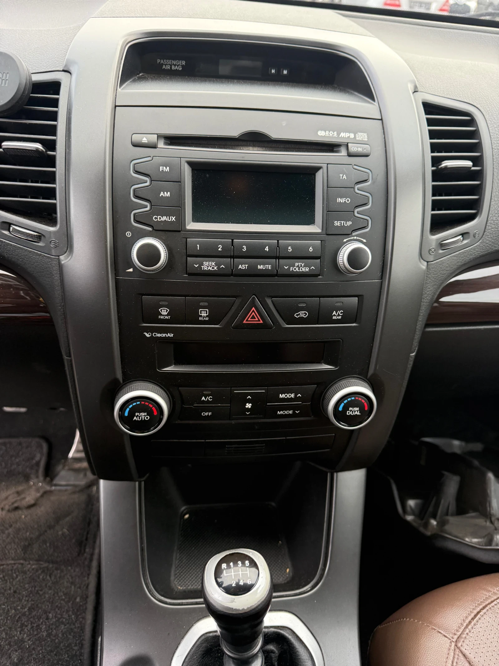 Kia Sorento 2.2CRDI * 7 МЕСТА* КОЖА * ШИБИДАХ *  - изображение 9