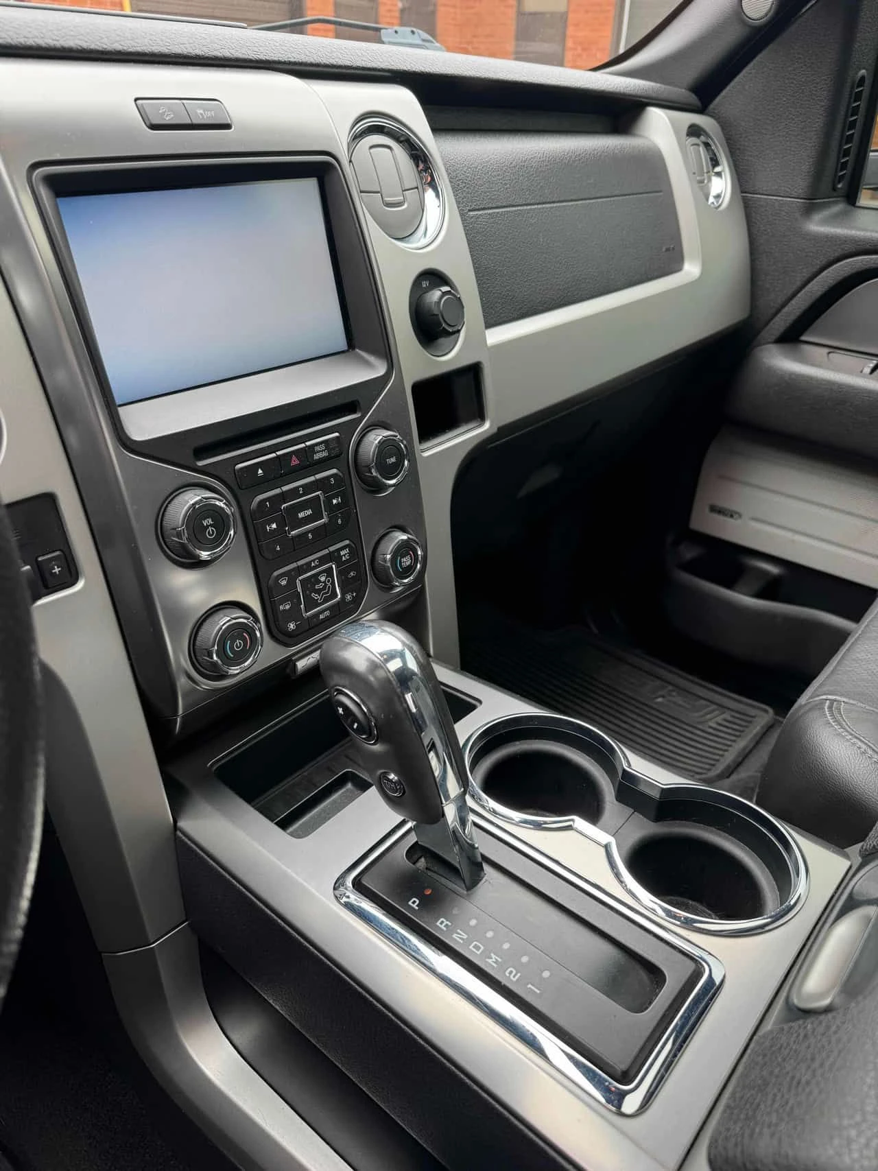 Ford F150 * 4WD SuperCrew * PANO* KEYLESS* ПОДГРЕВ* , снимка 9 - Автомобили и джипове - 54062064