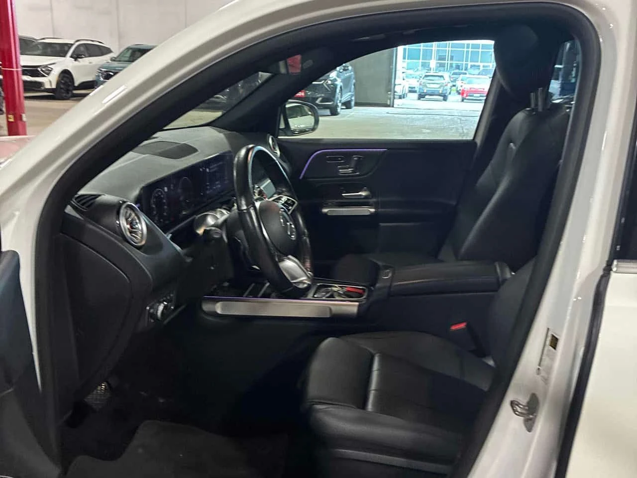 Mercedes-Benz GLB 250 4MATIC | CARFAX | АВТОКРЕДИТ БЕЗ ПЪРВОНАЧАЛНА, снимка 7 - Автомобили и джипове - 55468012