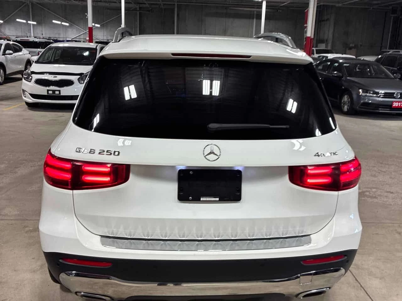 Mercedes-Benz GLB 250 4MATIC | CARFAX | АВТОКРЕДИТ БЕЗ ПЪРВОНАЧАЛНА, снимка 5 - Автомобили и джипове - 55468012