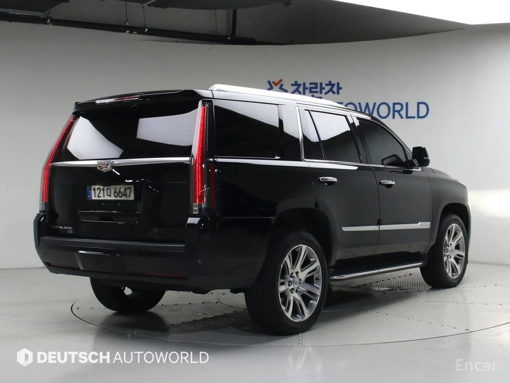 Cadillac Escalade 6.2* ОБДУХВАНЕ* ДИСТРОНИК* МАСАЖ* 360КАМЕРА* , снимка 2 - Автомобили и джипове - 55742764
