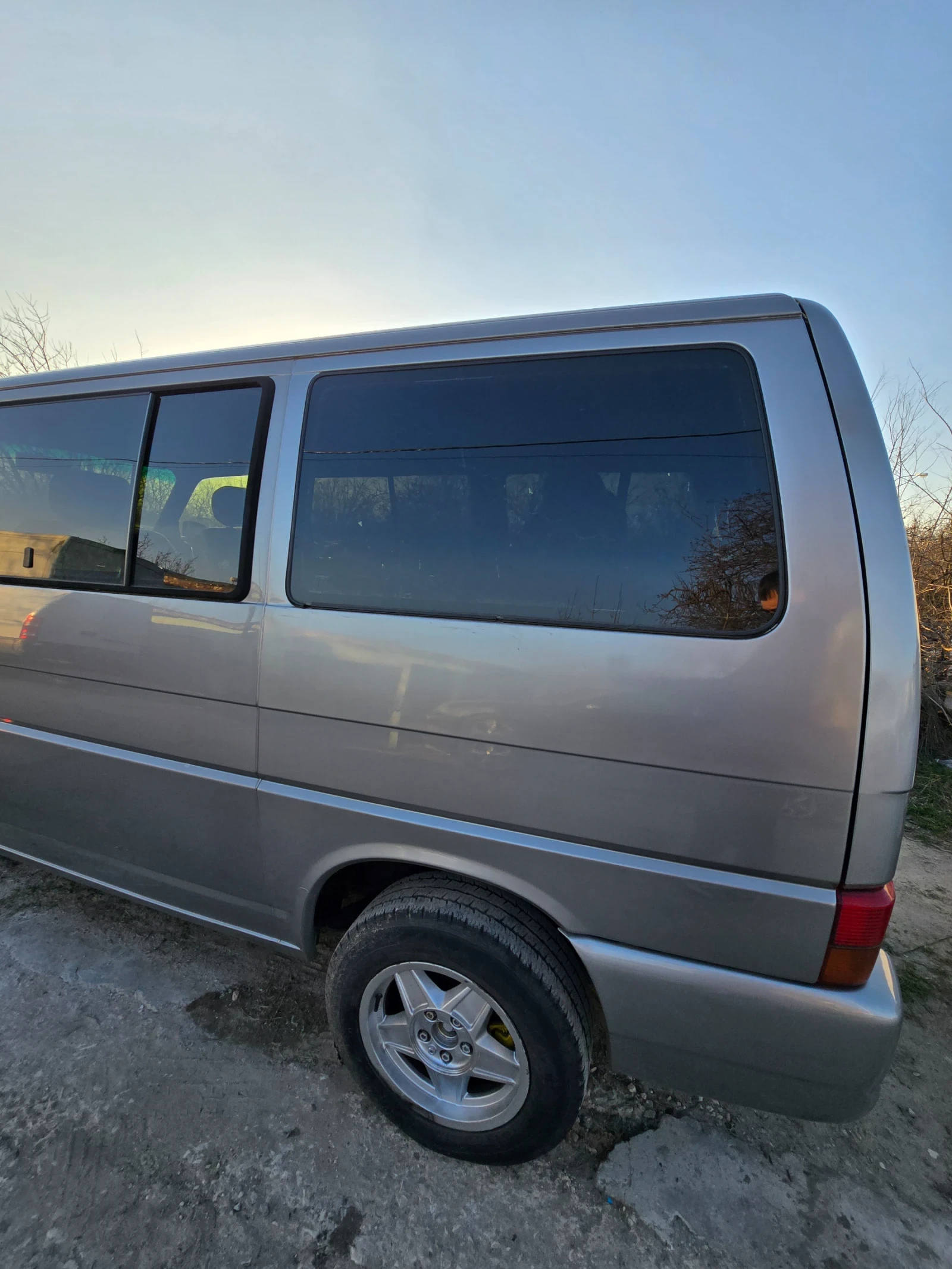 VW Caravelle 2.5 - изображение 5