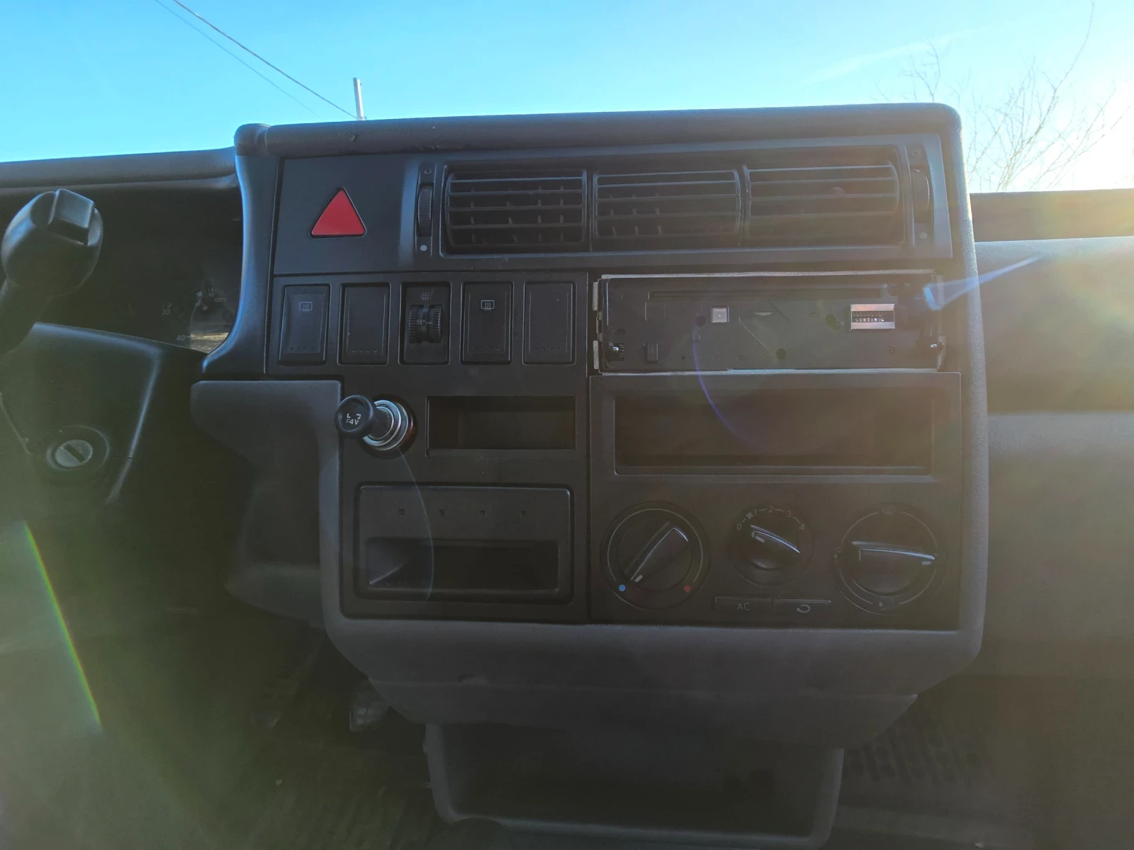 VW Caravelle 2.5 - изображение 9