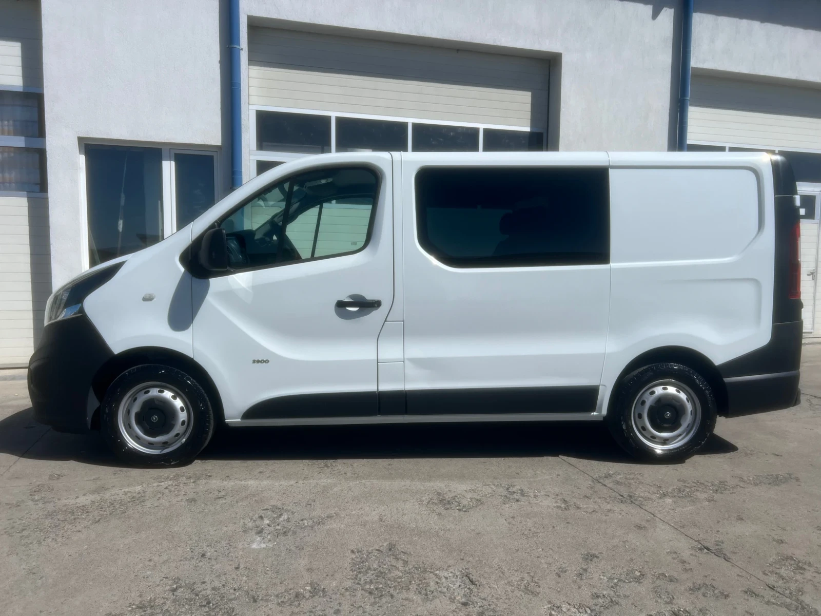 Opel Vivaro Товаропътнически / Климатик, снимка 5 - Бусове и автобуси - 55959706
