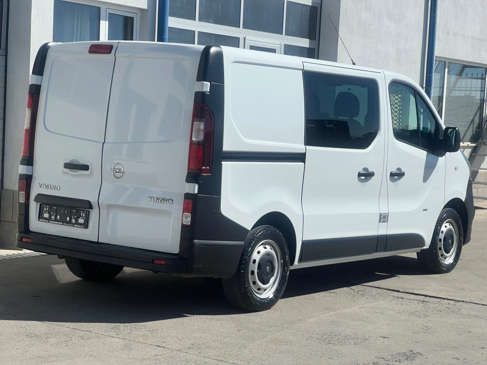 Opel Vivaro Товаропътнически / Климатик, снимка 8 - Бусове и автобуси - 55959706