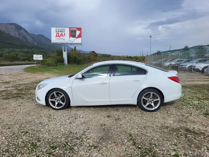 Opel Insignia 1.6T, снимка 2 - Автомобили и джипове - 47549545