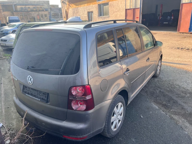 VW Touran, снимка 7 - Автомобили и джипове - 48669814