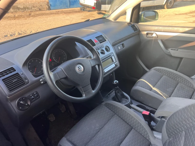 VW Touran, снимка 4 - Автомобили и джипове - 48669814