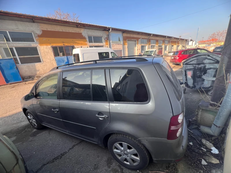 VW Touran, снимка 6 - Автомобили и джипове - 48669814