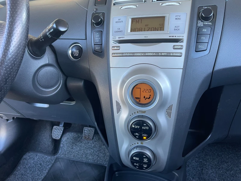 Toyota Yaris 1.8I, снимка 13 - Автомобили и джипове - 49114577