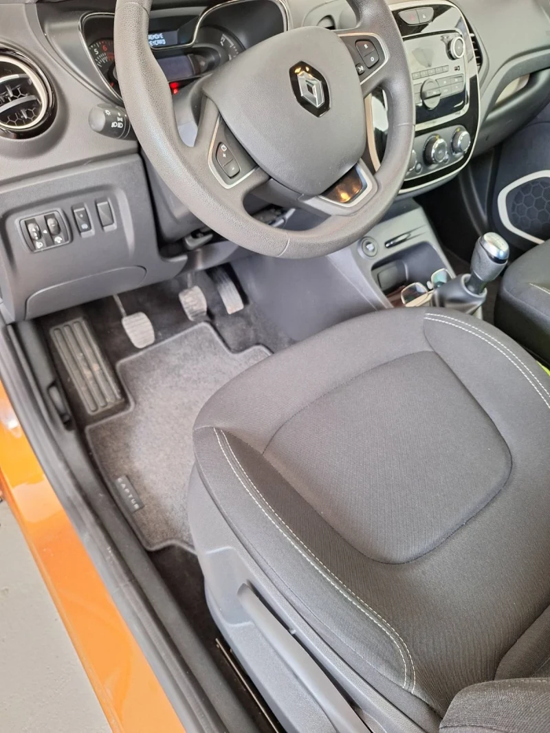 Renault Captur, снимка 4 - Автомобили и джипове - 51716437