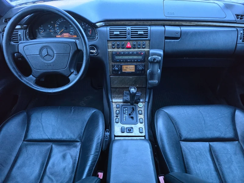 Mercedes-Benz E 300 TD AVANTGARDE ОТЛИЧНО СЪСТОЯНИЕ, снимка 11 - Автомобили и джипове - 53023042