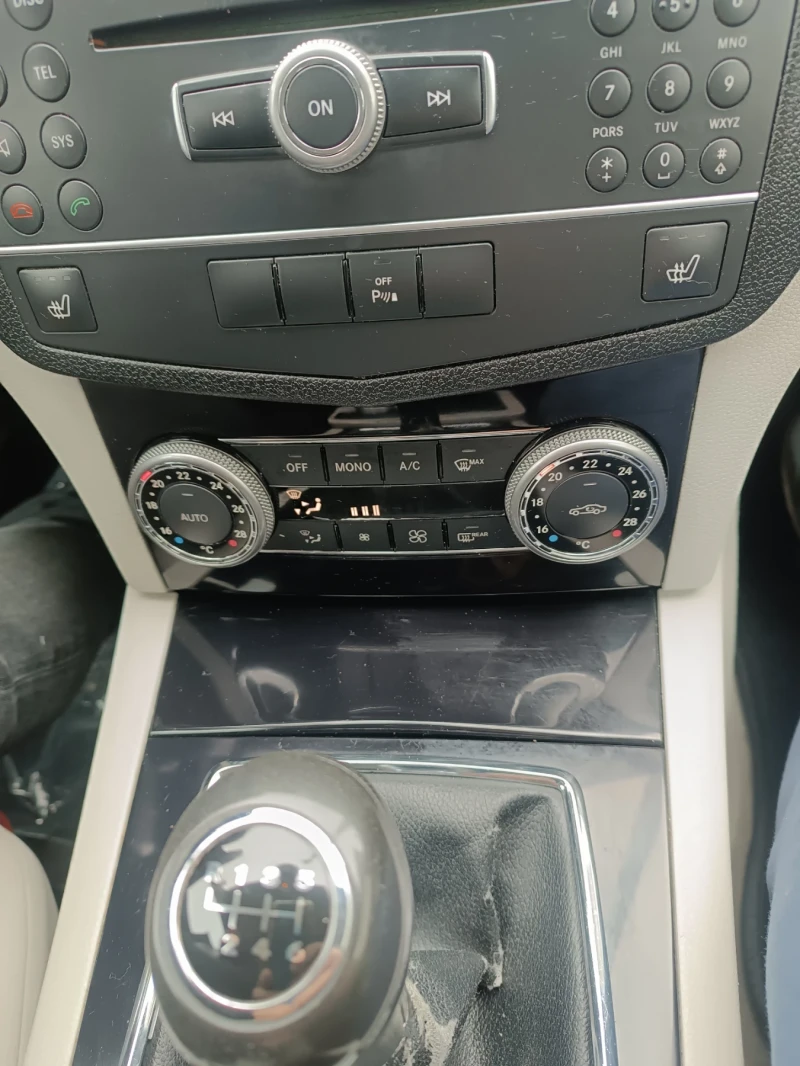 Mercedes-Benz C 220  Комби , снимка 13 - Автомобили и джипове - 53220229