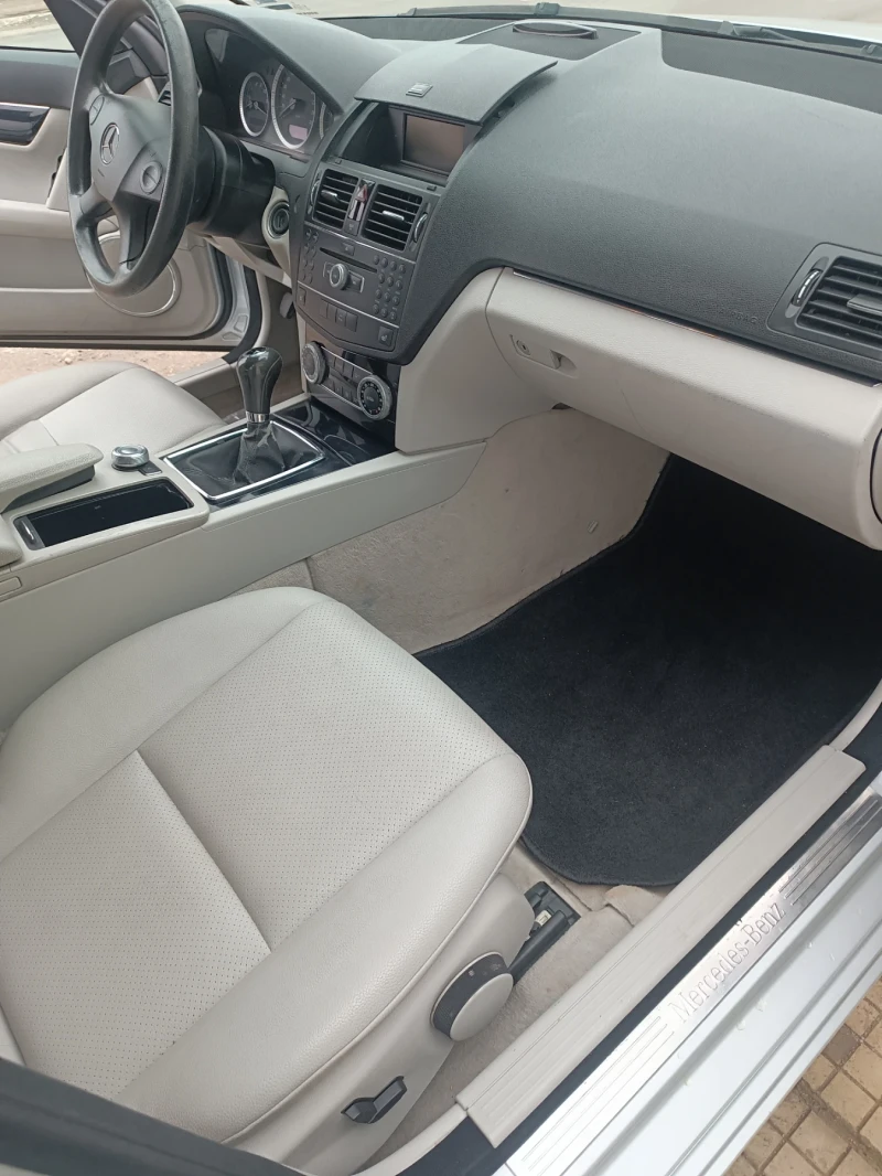 Mercedes-Benz C 220  Комби , снимка 16 - Автомобили и джипове - 53220229