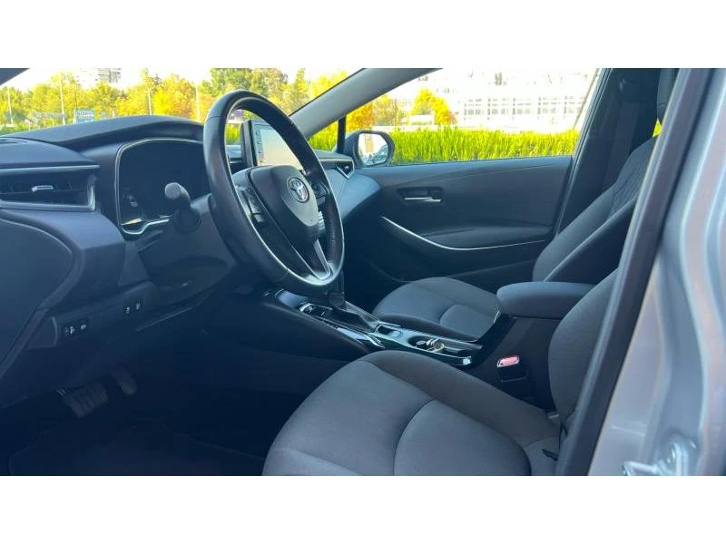 Toyota Corolla SDN 1.8H Executive - изображение 9