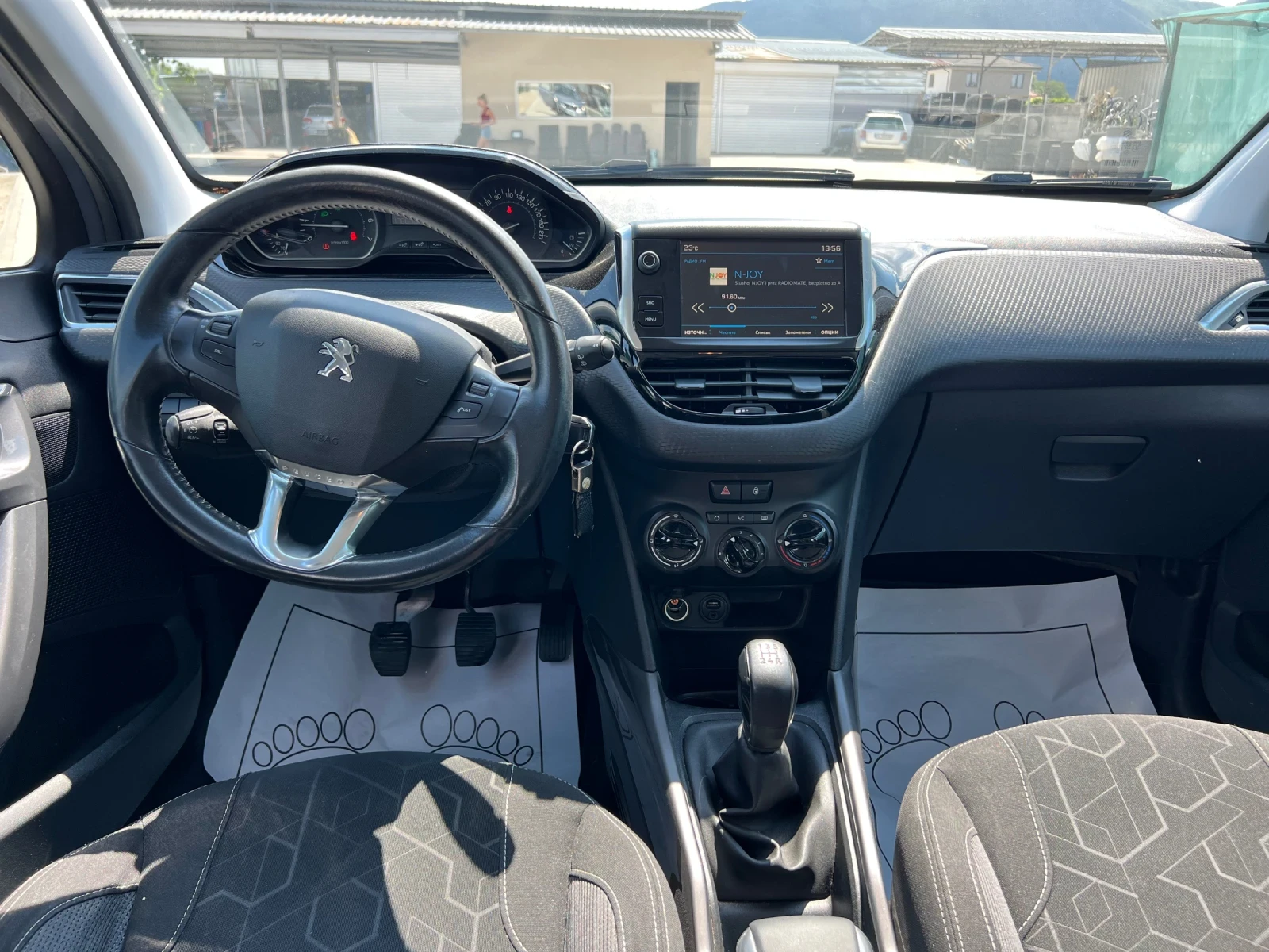 Peugeot 2008 1.2i Euro6B 82 k.c. Лизинг - изображение 8