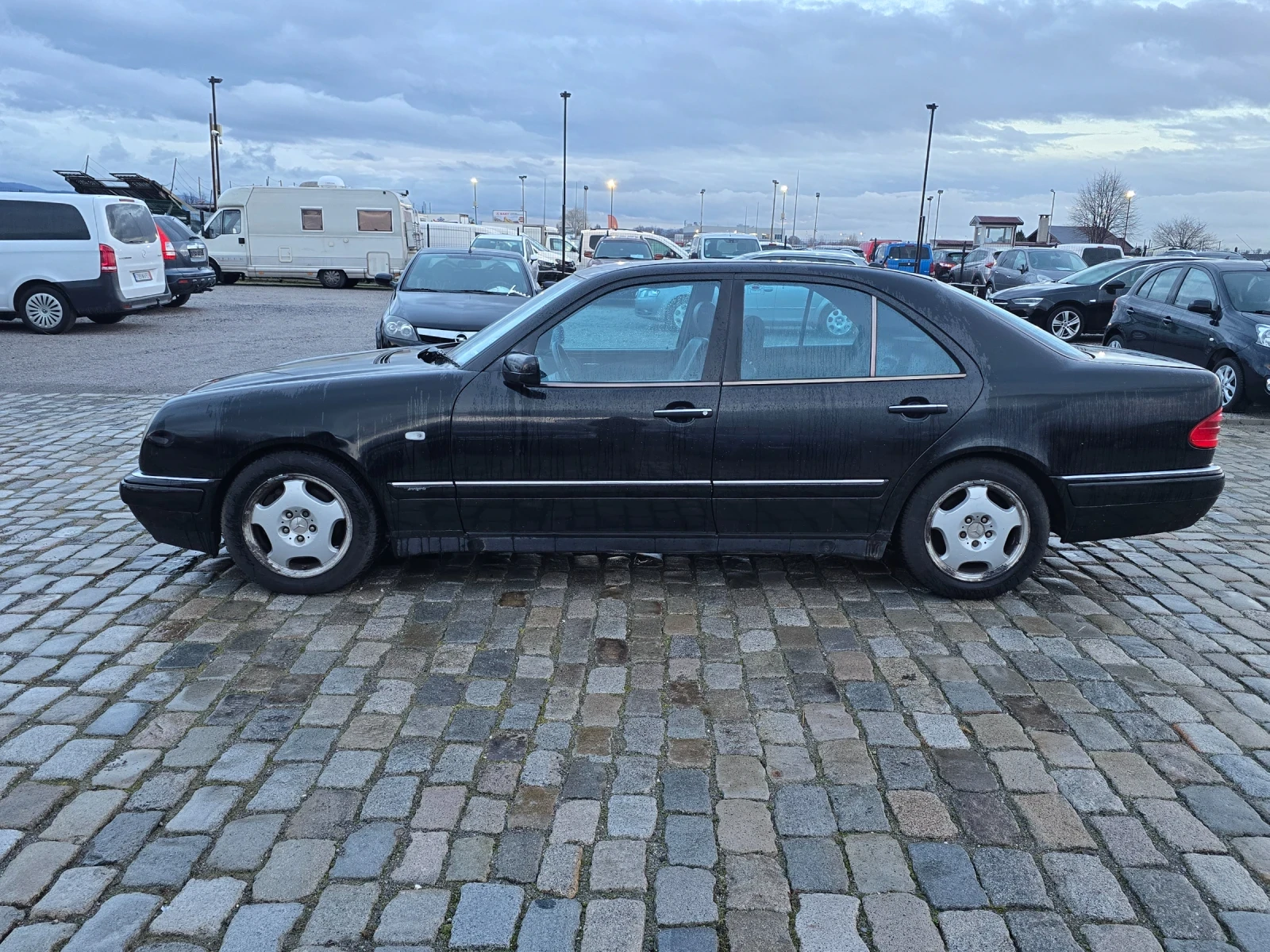 Mercedes-Benz E 300 TD AVANTGARDE ОТЛИЧНО СЪСТОЯНИЕ - изображение 4