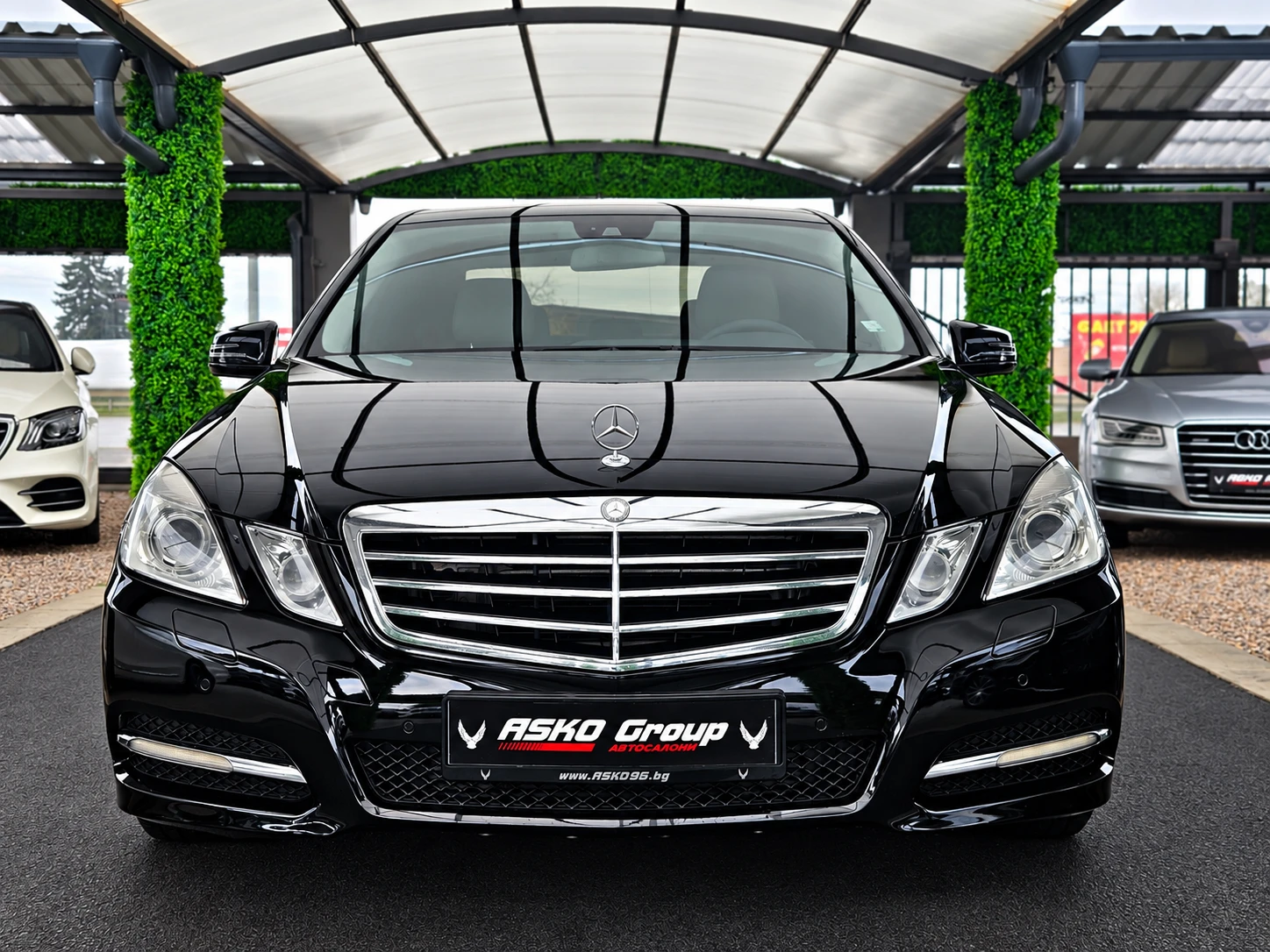 Mercedes-Benz E 350 ! AMG/AVANGARDE/ПОДГРЕВ/ПЕЧКА/AMBIENT/AUTO H/F1/LI, снимка 2 - Автомобили и джипове - 53094954