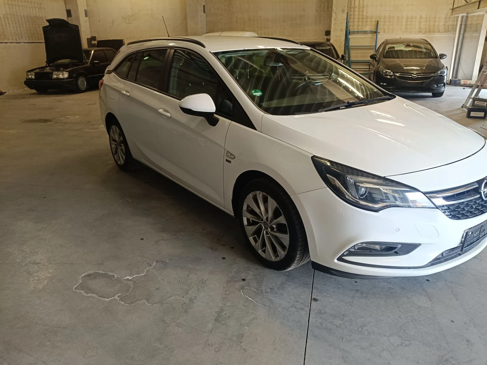 Opel Astra 1.6 CDTI, снимка 3 - Автомобили и джипове - 53960511