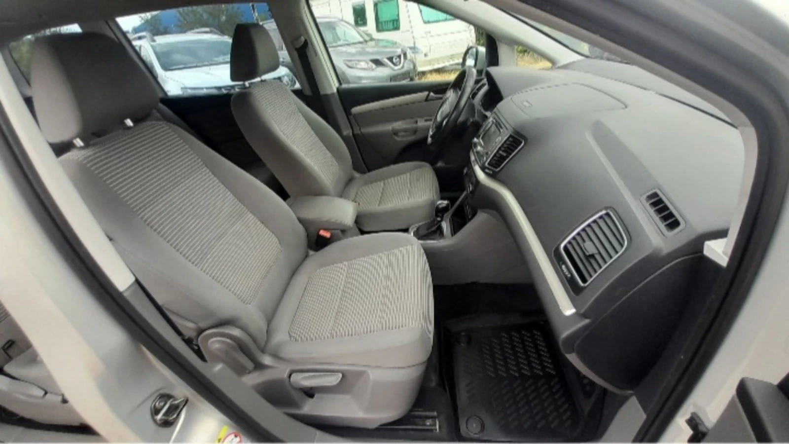 Seat Alhambra 2.0TDI DSG 6+ 1m , снимка 10 - Автомобили и джипове - 54662631