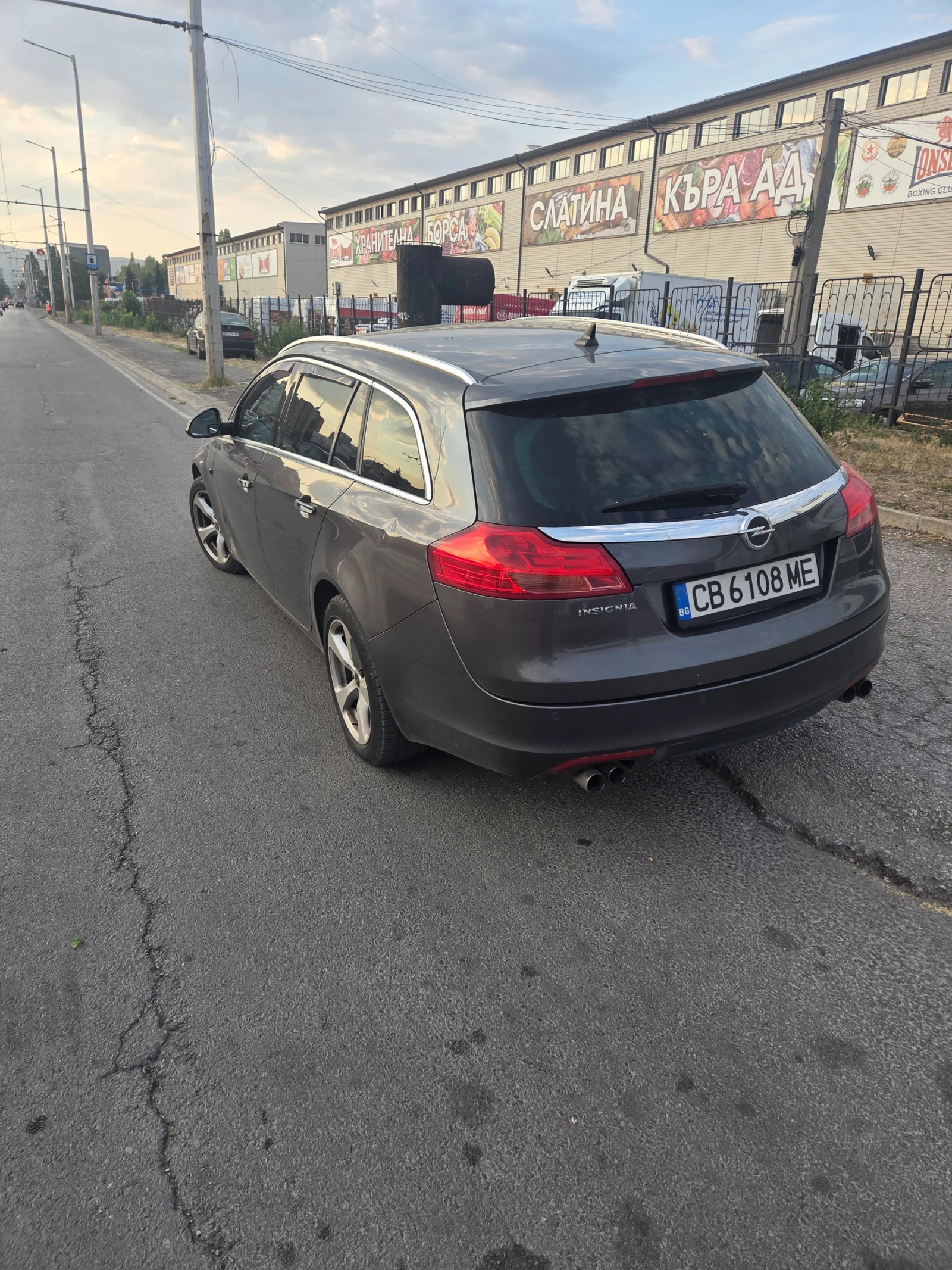 Opel Insignia 1.8 Turbo Sport, снимка 4 - Автомобили и джипове - 55010759