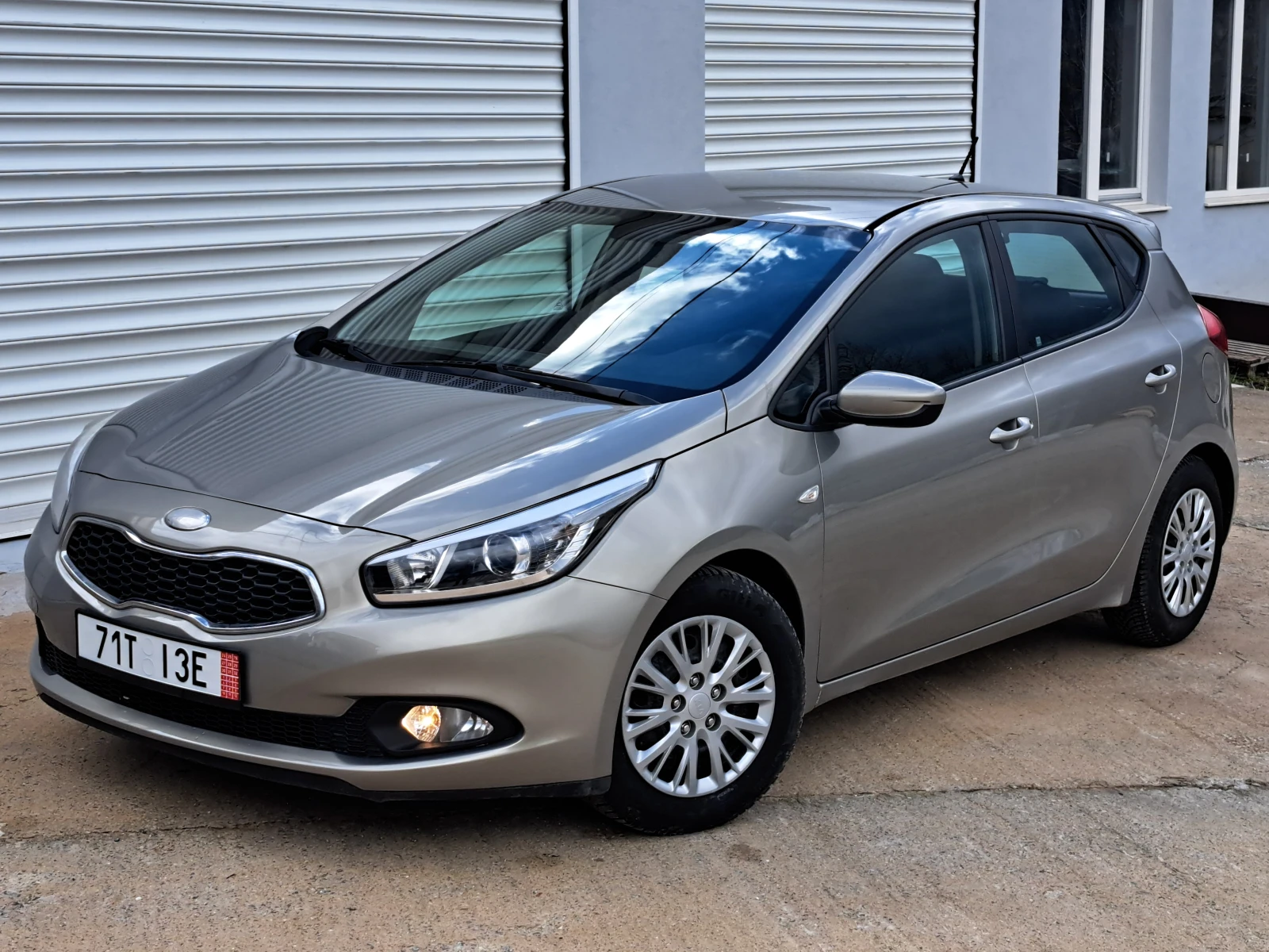 Kia Ceed 1.4i 6�������� * ������* 197000��* �������� ������ | Mobile.bg � ����������� 1