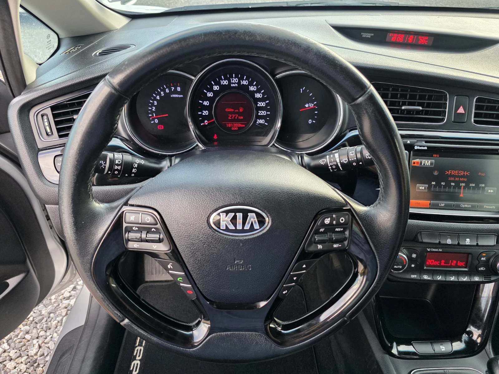 Kia Ceed 1.6GDi/135, снимка 9 - Автомобили и джипове - 55843065