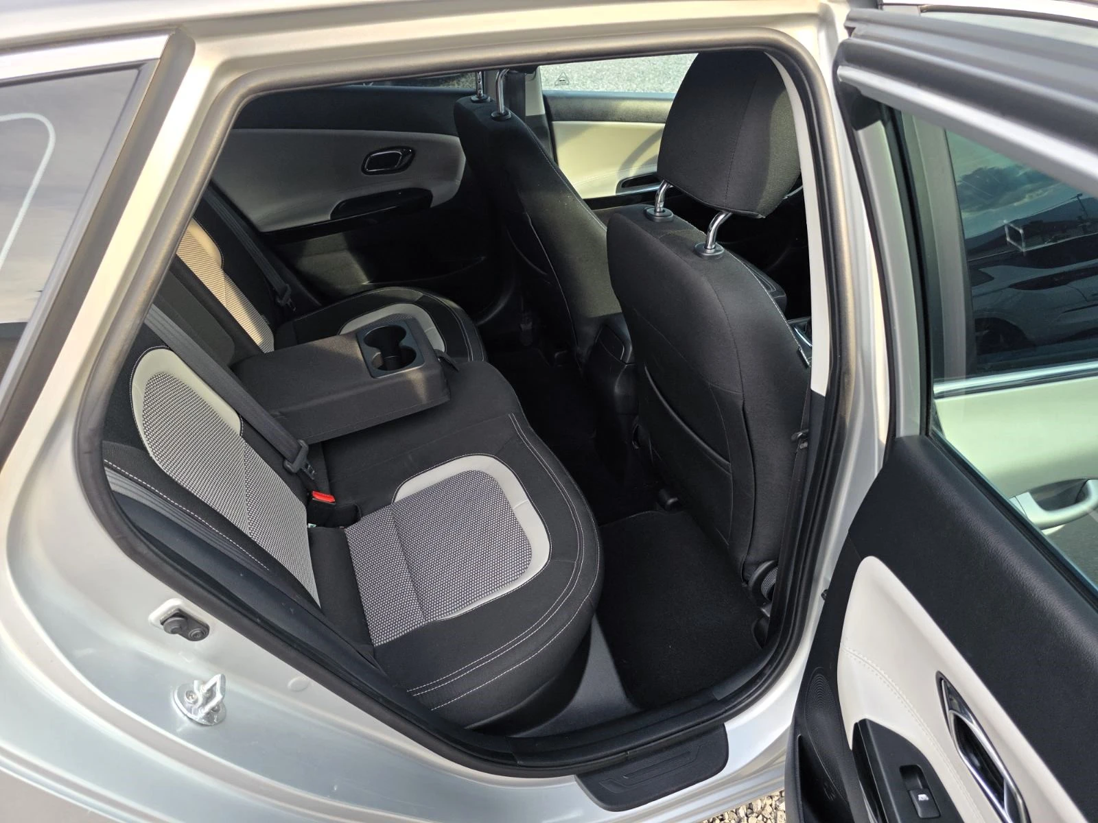 Kia Ceed 1.6GDi/135, снимка 14 - Автомобили и джипове - 55843065