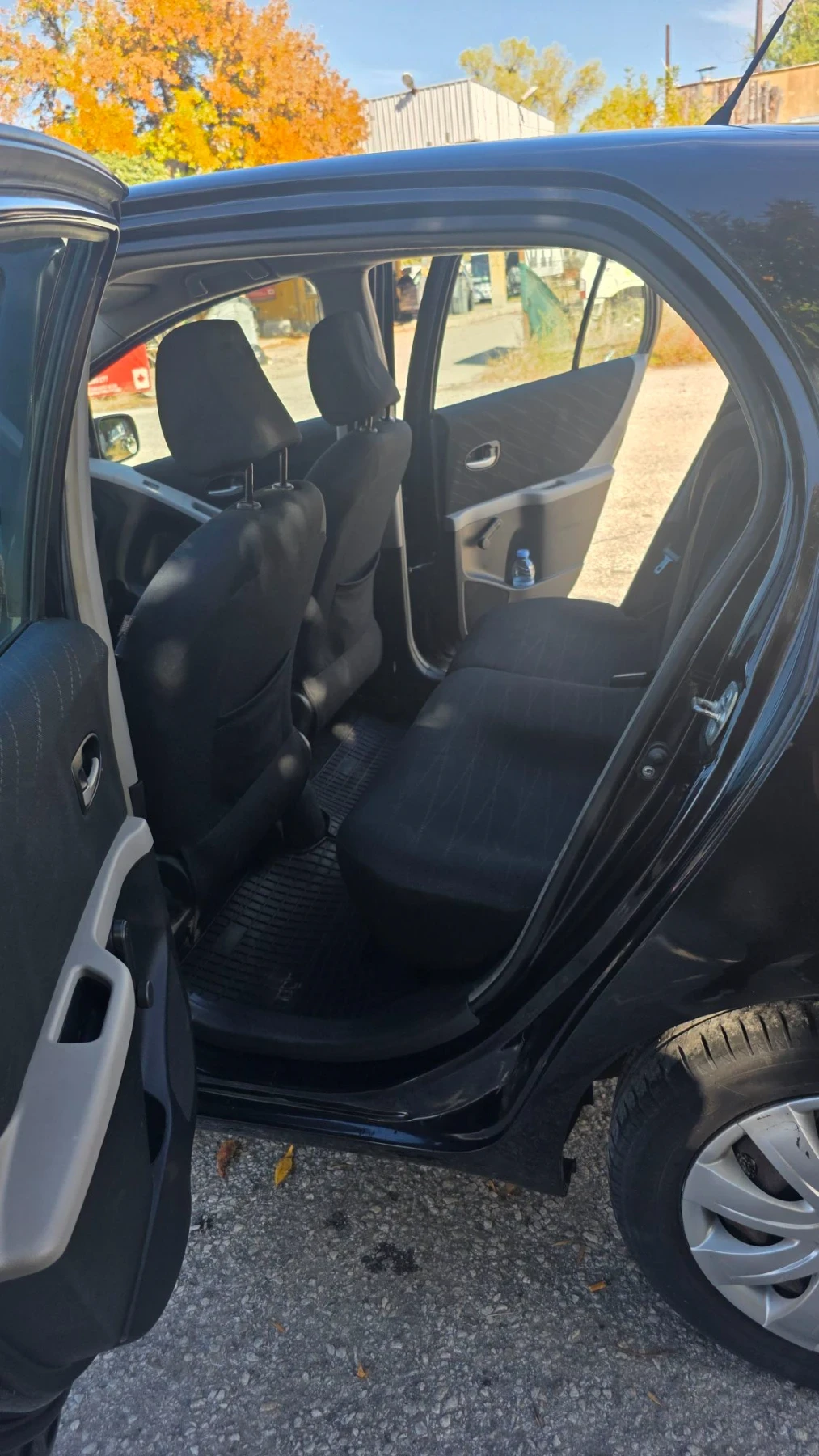 Toyota Yaris 1.3, снимка 9 - Автомобили и джипове - 56543192