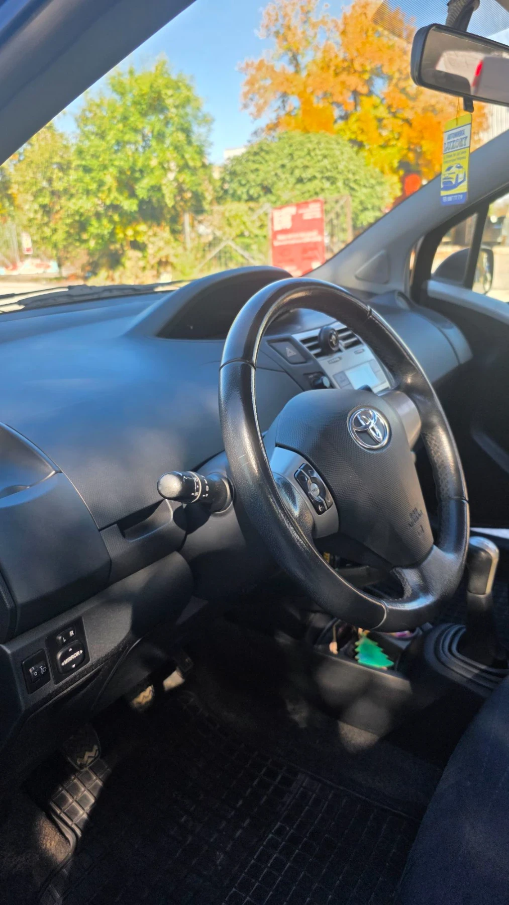 Toyota Yaris 1.3, снимка 8 - Автомобили и джипове - 56543192