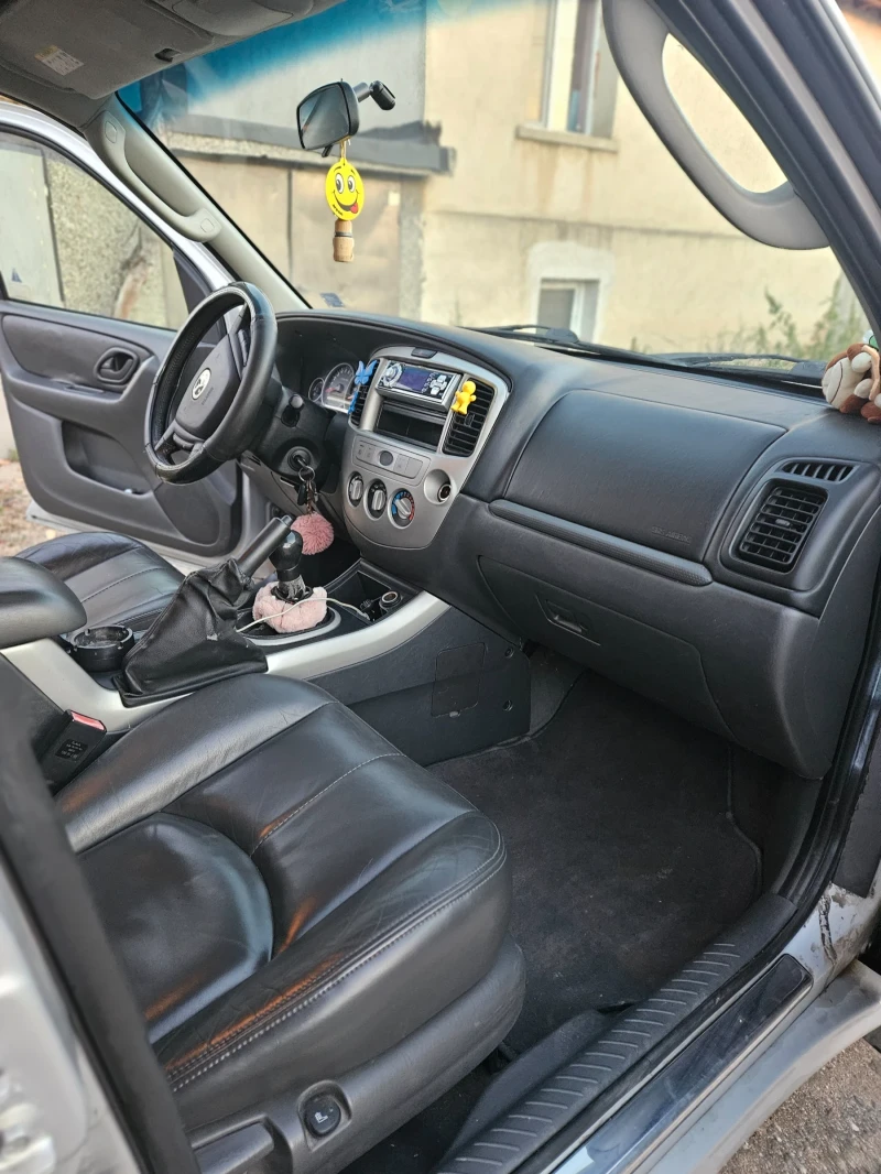 Mazda Tribute, снимка 14 - Автомобили и джипове - 47720657