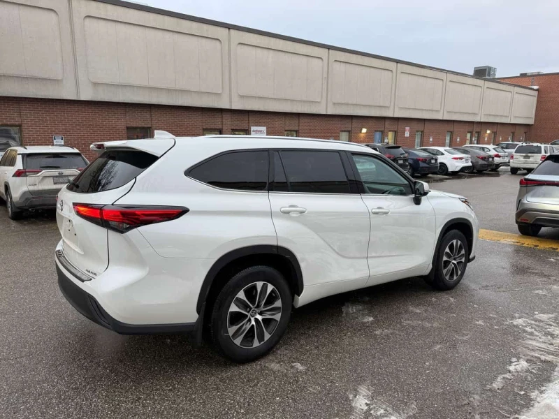 Toyota Highlander XLE * AWD * Keyless * ПОДГРЕВИ * CARFAX, снимка 3 - Автомобили и джипове - 53526919