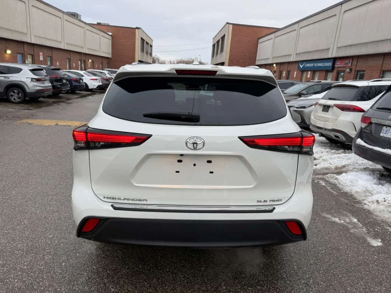 Toyota Highlander XLE * AWD * Keyless * ПОДГРЕВИ * CARFAX, снимка 4 - Автомобили и джипове - 53526919