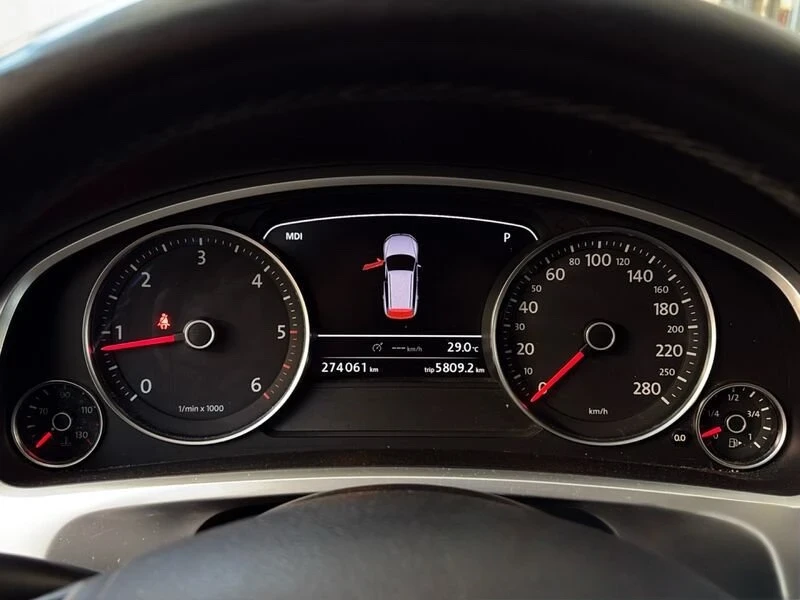 VW Touareg * 3.0TDI* LED* СервизнаИстория* , снимка 8 - Автомобили и джипове - 55480546