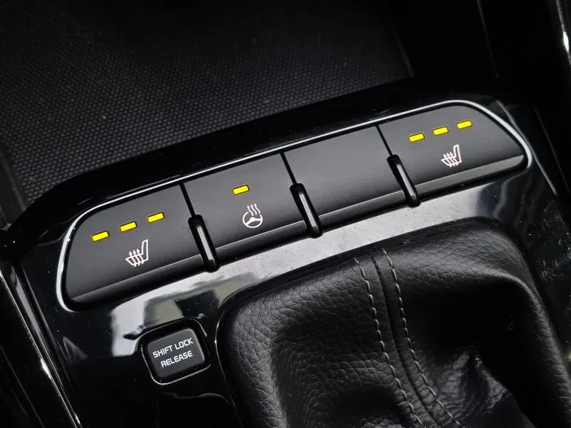 Kia Stonic Diesel 1.6 Trendy, снимка 17 - Автомобили и джипове - 56118217