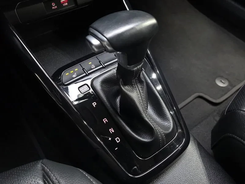 Kia Stonic Diesel 1.6 Trendy, снимка 9 - Автомобили и джипове - 56118217
