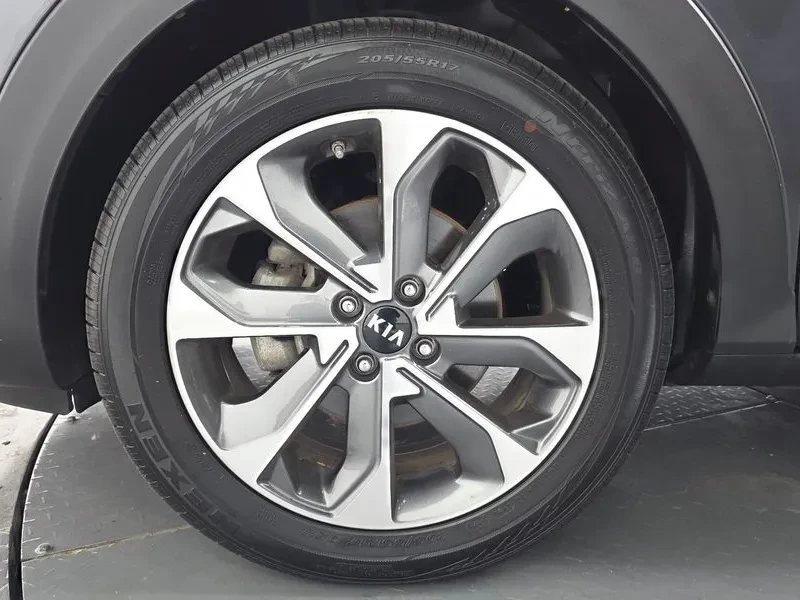 Kia Stonic Diesel 1.6 Trendy, снимка 5 - Автомобили и джипове - 56118217