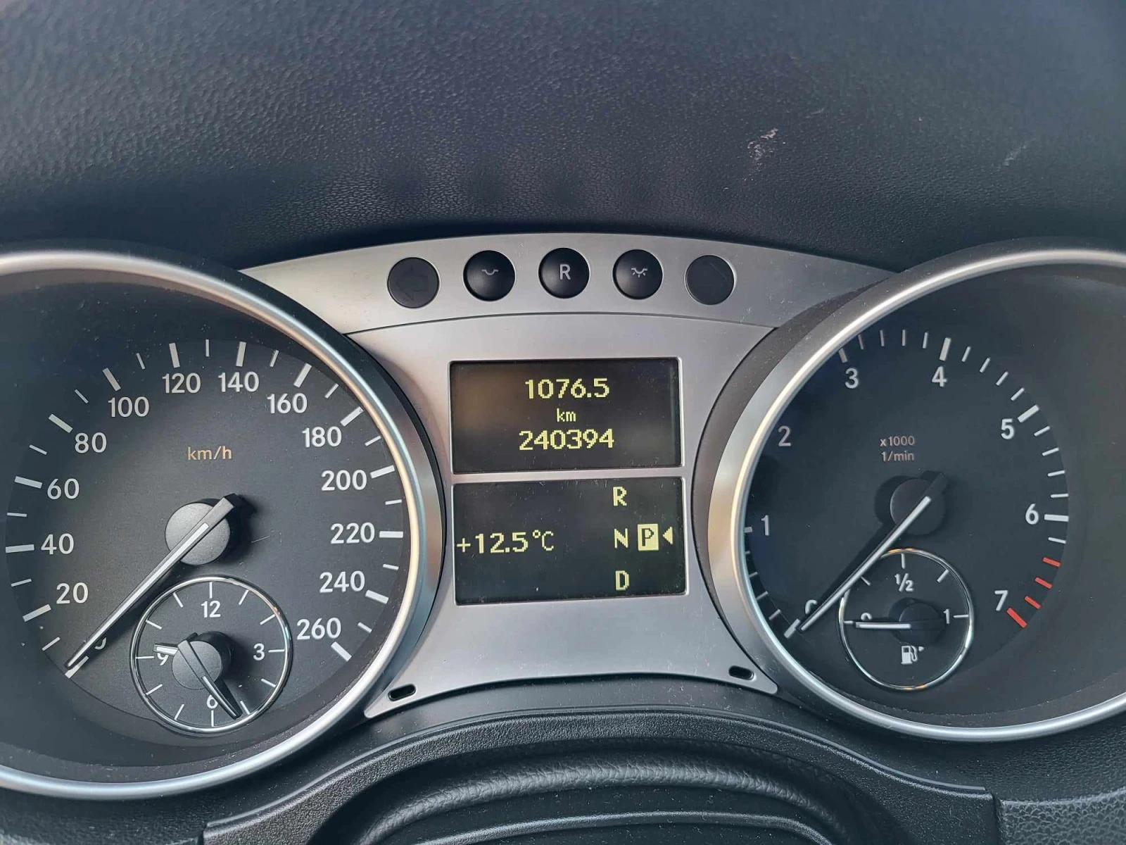Mercedes-Benz ML 550  - изображение 10
